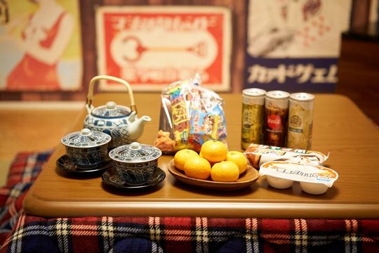 みかんやお茶、駄菓子