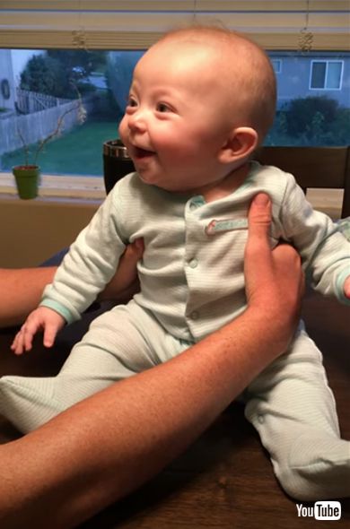 赤ちゃん baby かわいい 海外動画 ほのぼの ほっこり