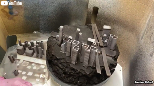 躍動感たっぷりのゴジラケーキ