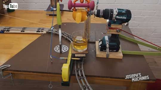 カクテル 自動 装置 注ぎ 仕掛け マシン お酒を入れる YouTube