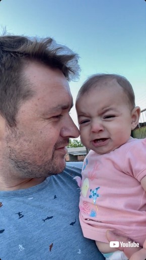 泣きそうな赤ちゃん