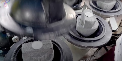 ボウリングの球の製造工程