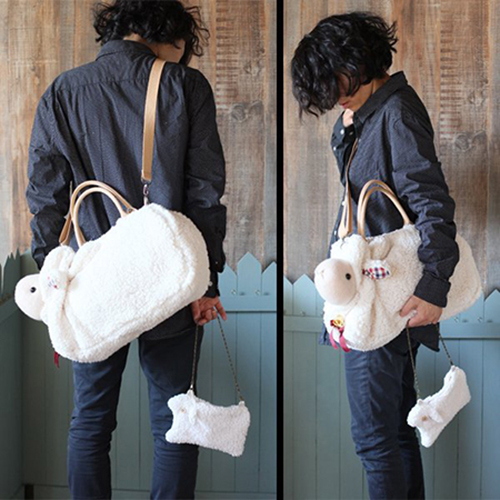 羊バッグ着用例 ハンドメイド バッグ ふわふわ かわいい