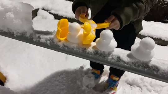雪 ひよこ 製造業 作る 雪玉づくり