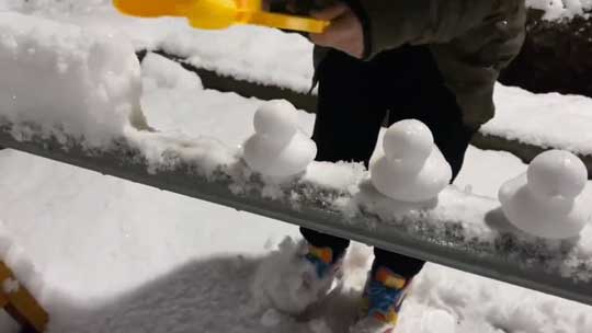 雪 ひよこ 製造業 作る 雪玉づくり