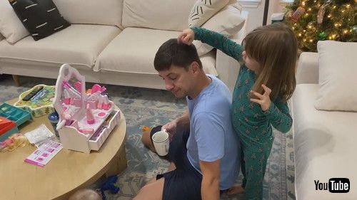 「Little Girl Does Her Dad's Hair and Makeup - 1278581-1」