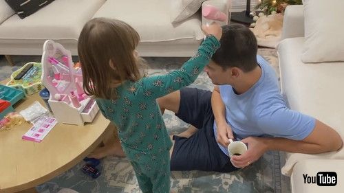 「Little Girl Does Her Dad's Hair and Makeup - 1278581-1」