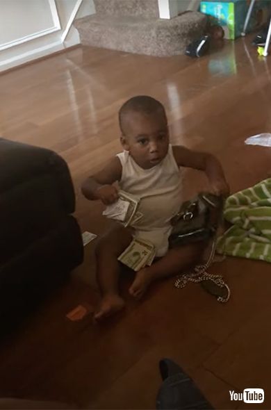 赤ちゃん baby かわいい いたずら 海外動画 ほっこり お金