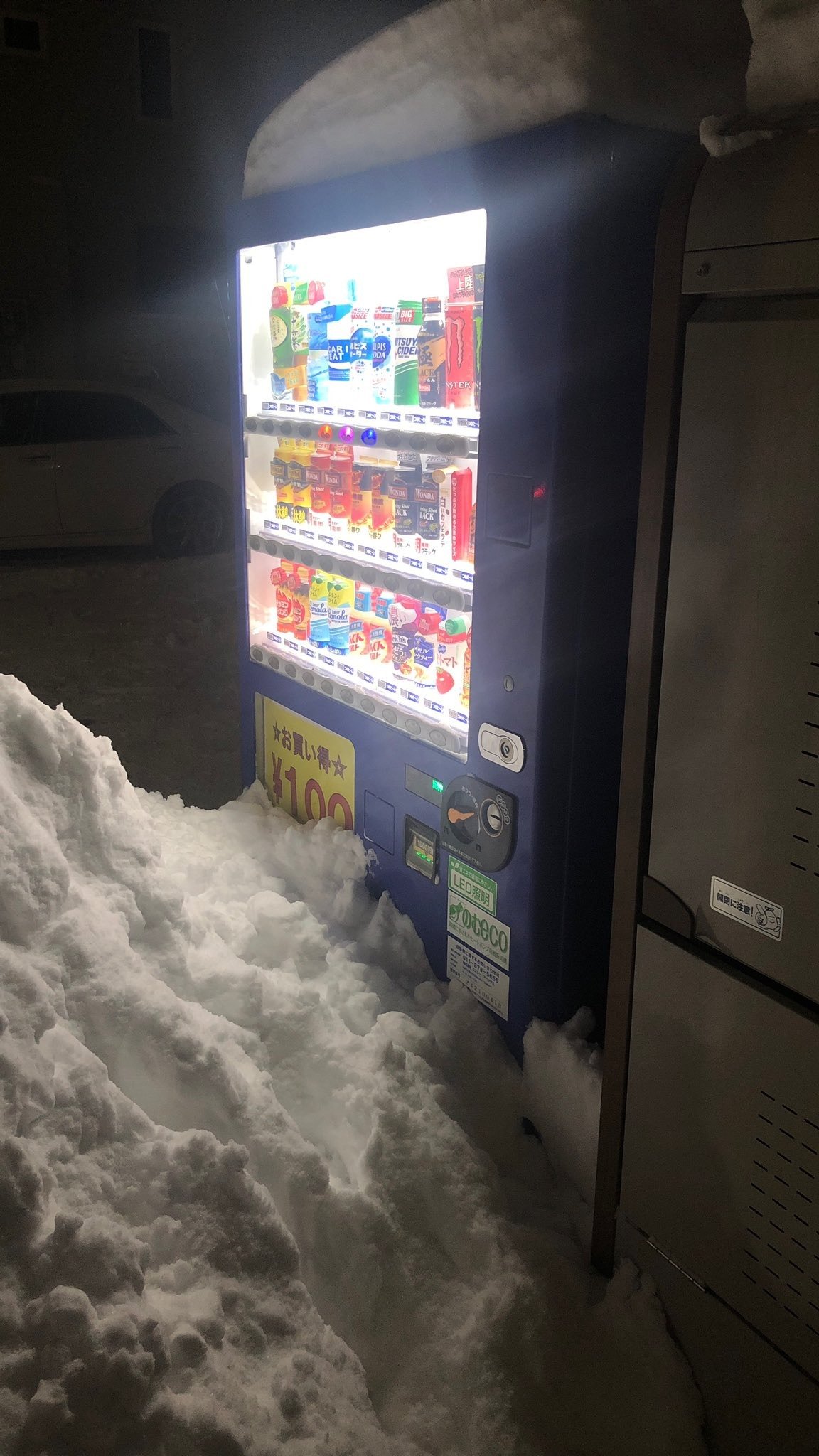 「今日もぐんぐんグルトは買えませんでした」　“雪に埋もれた自販機”を1カ月間観測し続けた道民に注目集まる