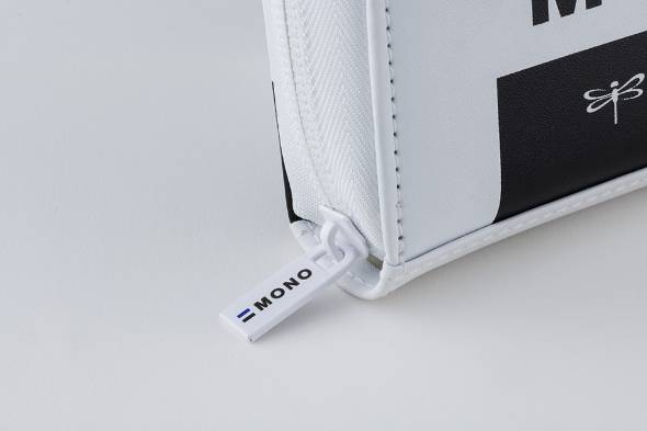 「モノ消しゴム柄のじゃばらカードケース」引き手イメージ