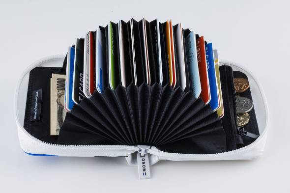 「モノ消しゴム柄のじゃばらカードケース」使用時イメージ