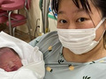 やしろ優、第1子男児を“陣痛から2時間”でスピード出産　「ちっちゃい」と幸せの抱っこショット公開