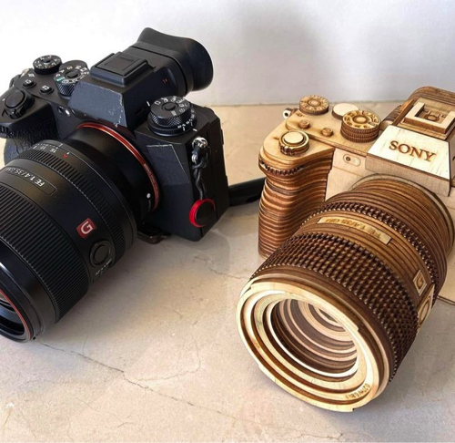 カメラの木製模型