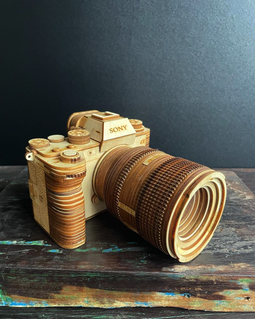 カメラの木製模型