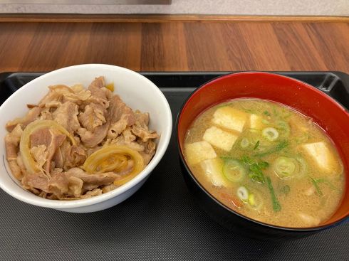 豚汁と牛丼