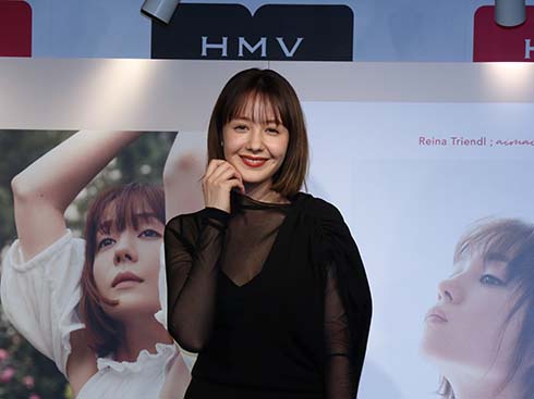 笑顔を見せるトリンドル玲奈さん