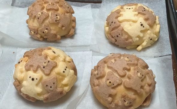 クマさんいっぱいのメロンパン焼きました」 キュートな手作り
