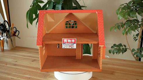 安値で売り出された物件が古風でステキなお家に　ミニチュアハウスがリフォームされるDIY動画が驚き