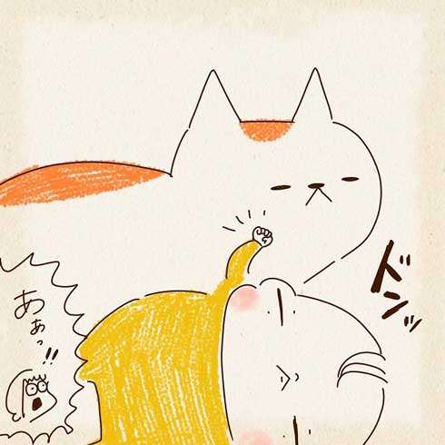 猫にパンチする赤ちゃん