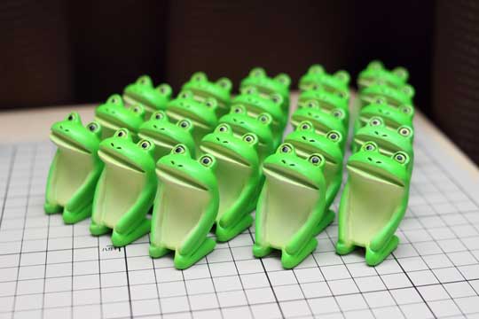いろいろむりになってきた カエル 粘土 置物 作品 レジンキャスト