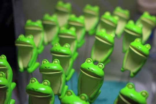 いろいろむりになってきた カエル 粘土 置物 作品 レジンキャスト