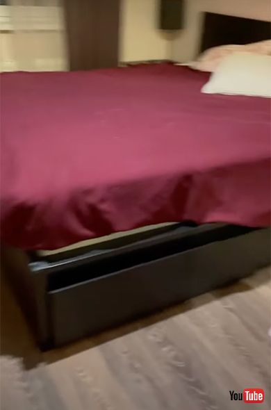 いたずら動画 海外 ロシア 子供 女の子 口紅 リップ