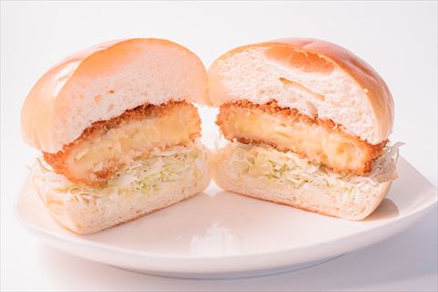 “あの冬の定番が、毎日食べられる!?家で出来たてアツアツのグラタンコロッケバーガー”