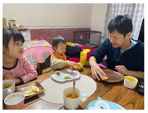 隔離明けでピザパーティーを催す「はんにゃ」川島章良たち