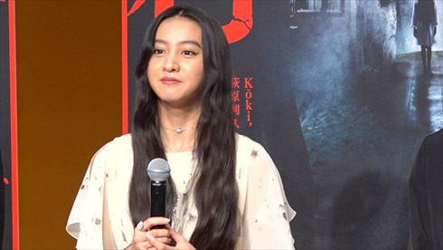 「牛首村」舞台挨拶でのKoki