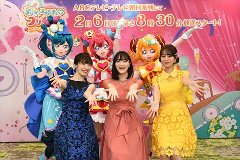 プリキュア役の菱川花菜、井口裕香、清水理沙