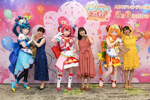 プリキュア役の菱川花菜、井口裕香、清水理沙