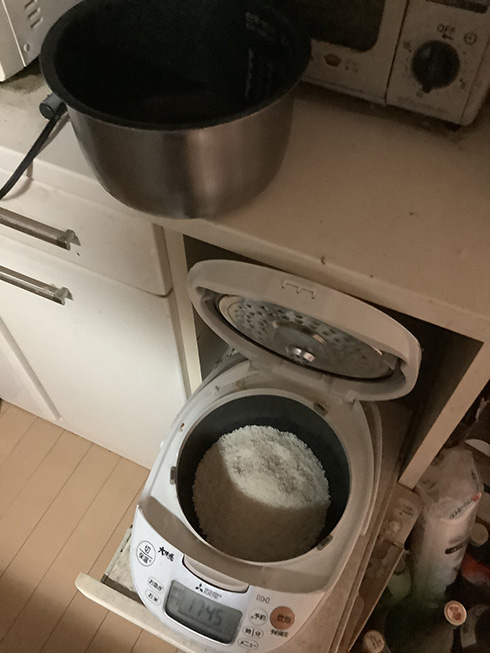 米を炊こうと炊飯器に入れたら……　意味が分かると怖くなるおぞましい事態に「なんで……どうして…」の声