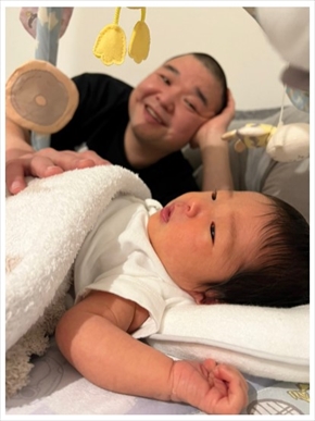 第1子女児の絃ちゃんと内山信二