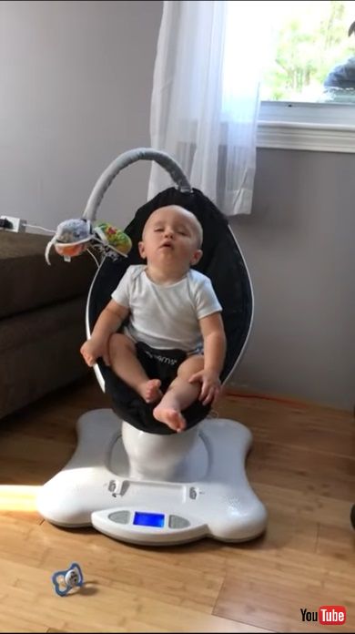 赤ちゃん うとうと 椅子 アメリカ