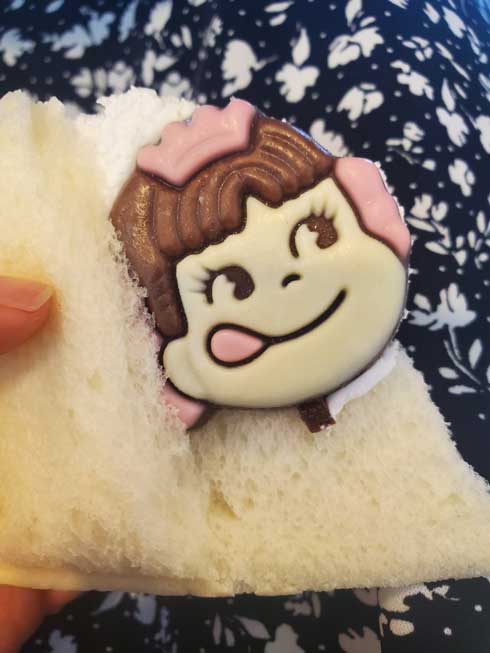 山崎製パン ランチパック ペコちゃん パンの中 生き埋め