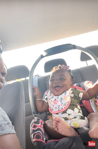 海外動画 baby 赤ちゃん 車 ご機嫌 大爆笑 ほっこり かわいい