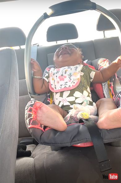 海外動画 baby 赤ちゃん 車 ご機嫌 大爆笑 ほっこり かわいい