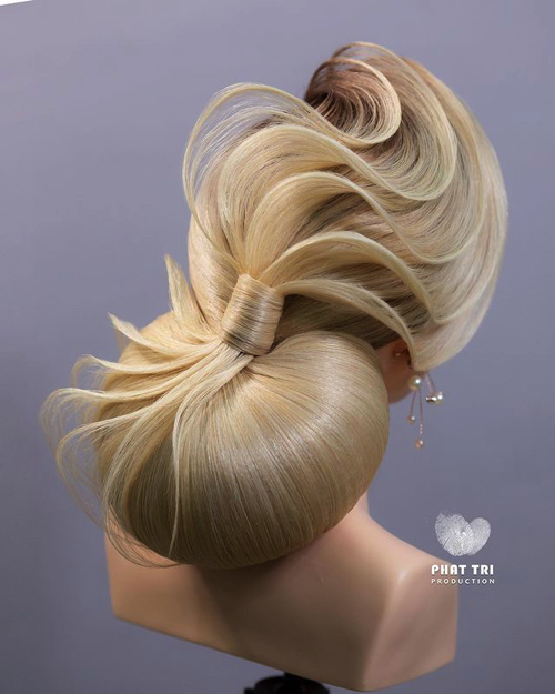 髪の毛で作られた花