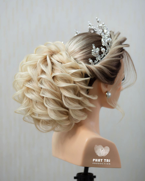 髪の毛で作られた花