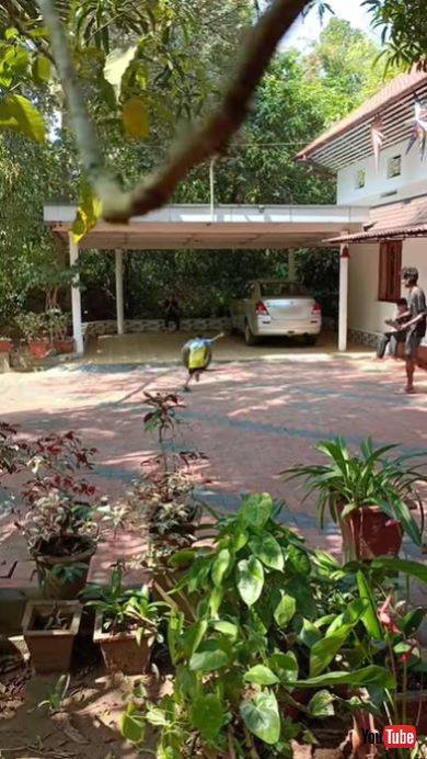 トリックシュートを決めた男の子