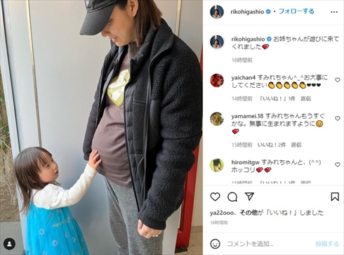 すみれのおなかを触る東尾理子の次女つむぎ