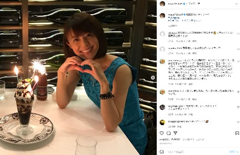 結婚祝いをする小林麻耶