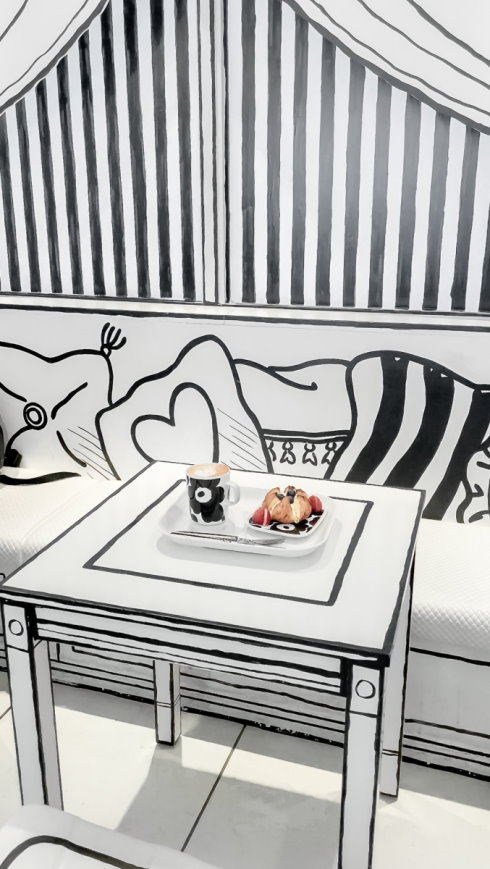 新大久保にある漫画のような2D CAFE