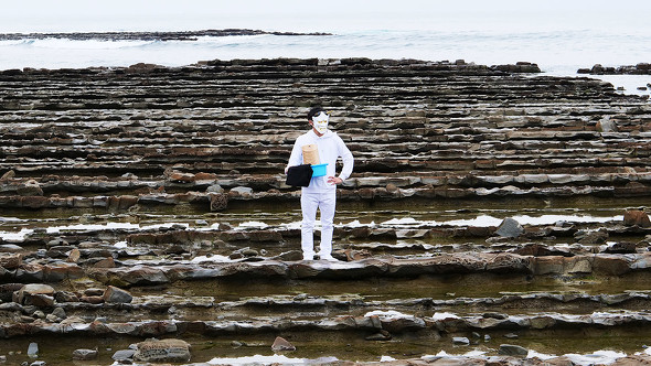 【PR】 PPIH ドン・キホーテ 情熱価格 白さ続く白 色褪せ知らずの黒 地主恵亮