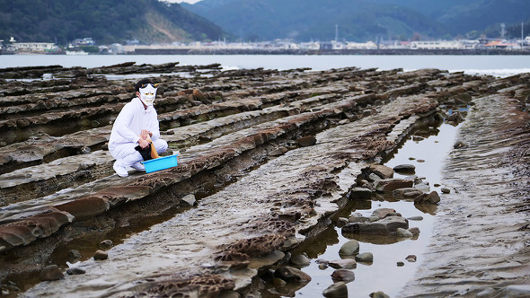 【PR】 PPIH ドン・キホーテ 情熱価格 白さ続く白 色褪せ知らずの黒 地主恵亮