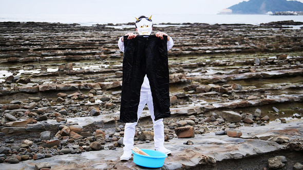 【PR】 PPIH ドン・キホーテ 情熱価格 白さ続く白 色褪せ知らずの黒 地主恵亮