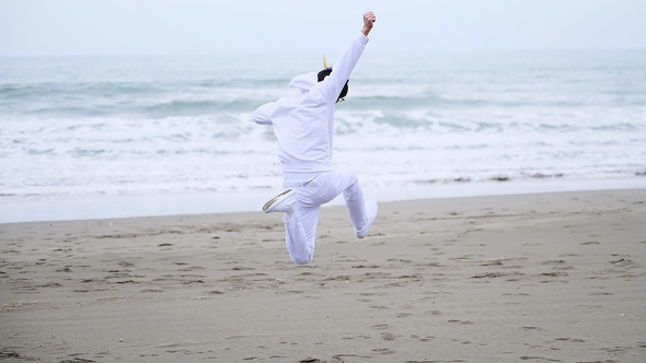 【PR】 PPIH ドン・キホーテ 情熱価格 白さ続く白 色褪せ知らずの黒 地主恵亮