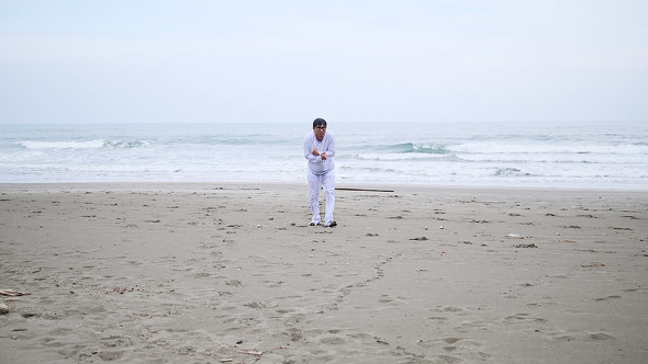 【PR】 PPIH ドン・キホーテ 情熱価格 白さ続く白 色褪せ知らずの黒 地主恵亮