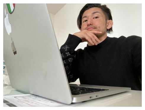 デスクワークが増えてきた才賀さん