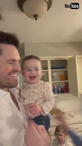 「Toddler Says Dada Each Time Her Mom Asks to Say Mama - 1286308」